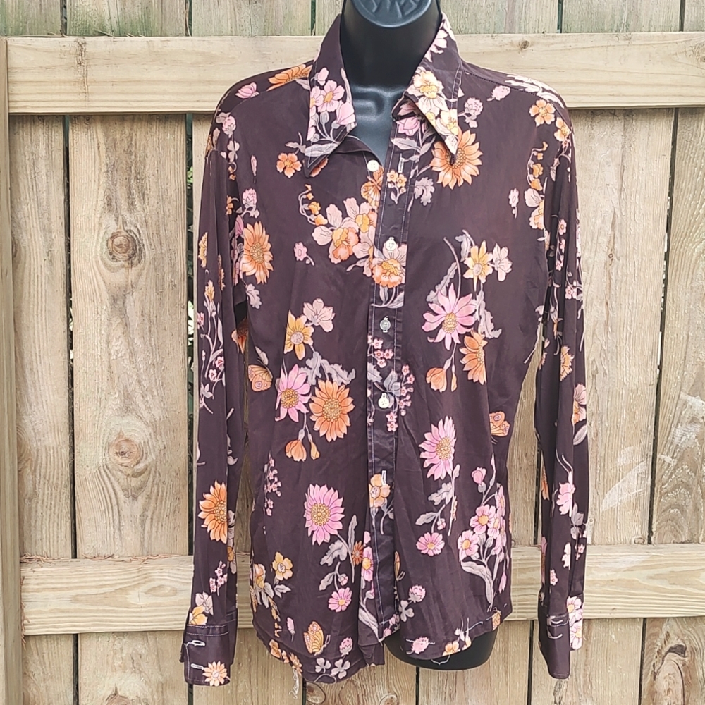 Deluxe Knits Vintage 1960s-1970s Brown Floral Button Down Shirt